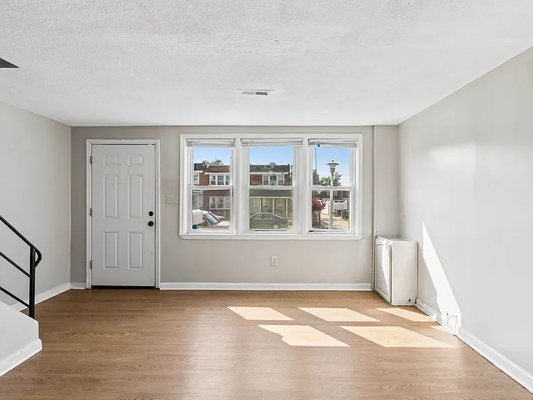 2801 Hinsdale Dr — Photo 10