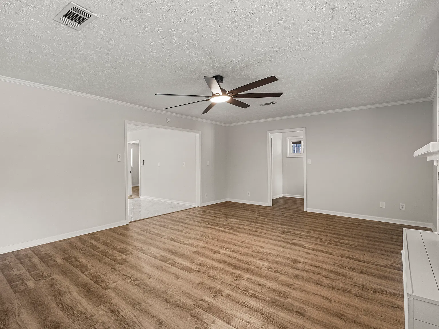 5 bed, 2.5 bath, 2009 sqft, $2,250 — Photo 4