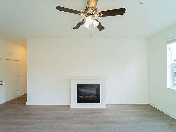 3rd image of 1600 SE Lava Dr #101