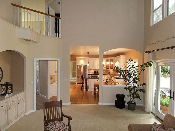 3rd image of 9743 Weddington Cir