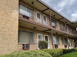 237 W 1st St #4, Elmhurst, IL 60126