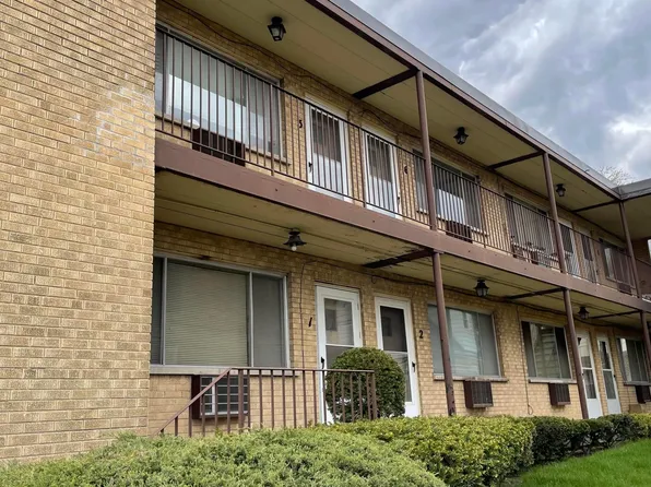 237 W 1st St #4, Elmhurst, IL 60126