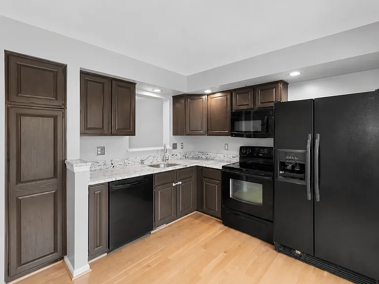703 Herndon Woods Ct — Photo 5