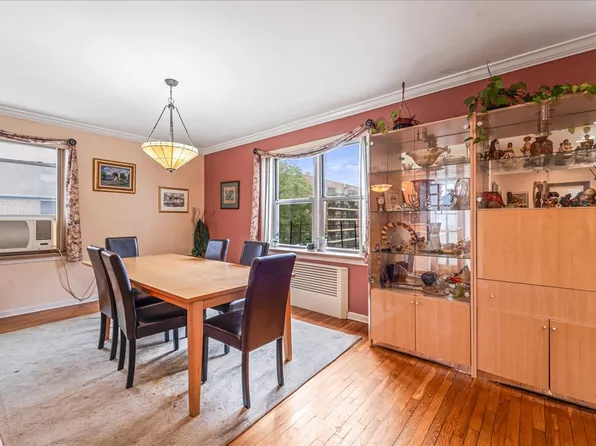 162-41 Powells Cove Boulevard image 7 of 29