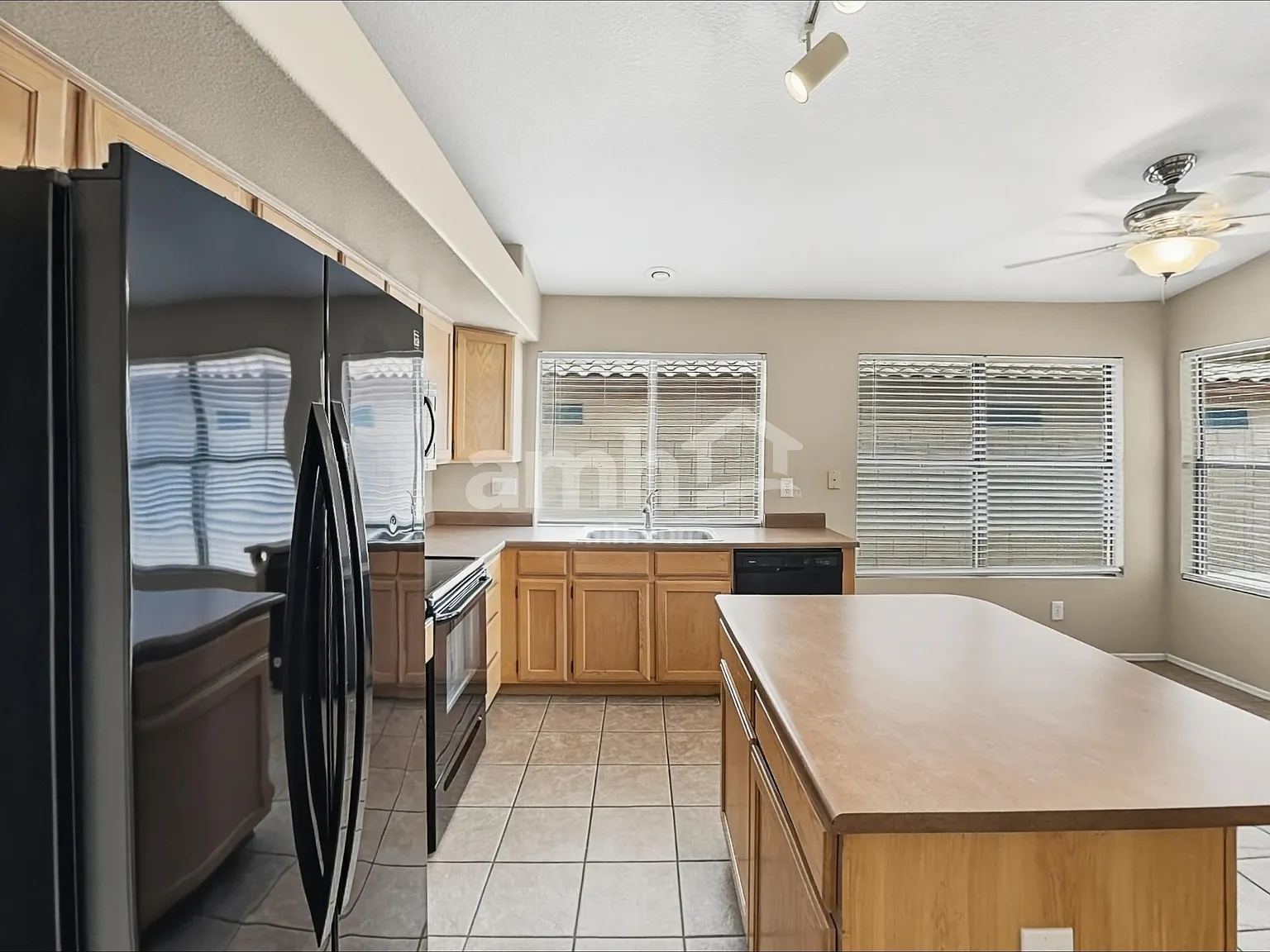 3 bed, 2.0 bath, 1667 sqft, $1,990 — Photo 4