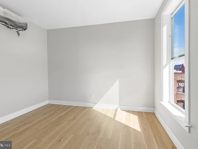 1935 N 2nd St #202 — Photo 20