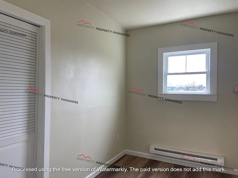 509 W Market St — Photo 10