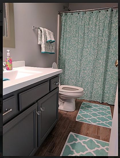 Upstairs Bathroom 
