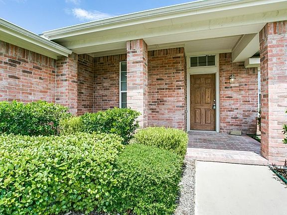 3rd image of 306 Creekwood Trl