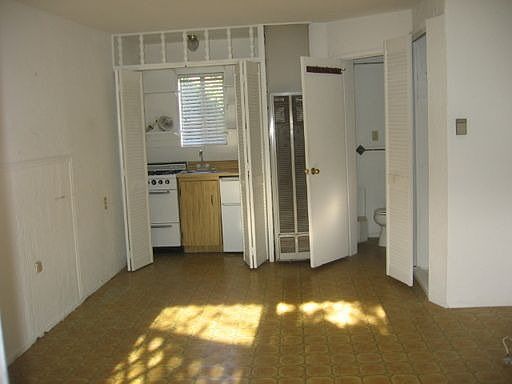 2nd image of 1380 1/2 Summit Ave