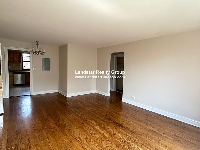 7320.5 N Ridge Blvd #2E — Photo 1