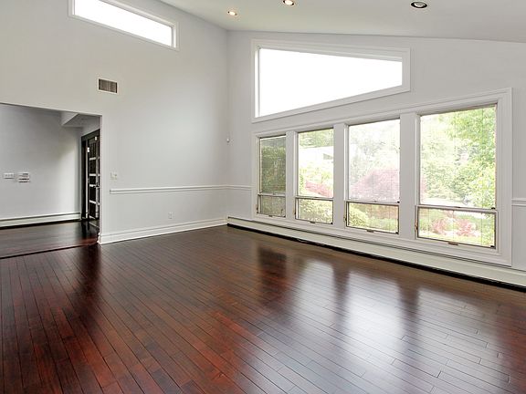 5th image of 10 Marbourne Dr