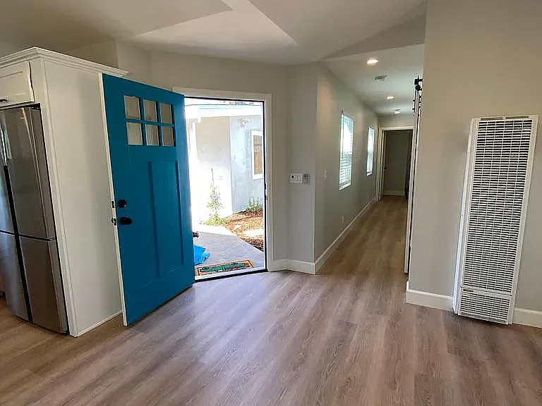 Open front door onto Living room, hall for the two bedrooms, tall ceilings.