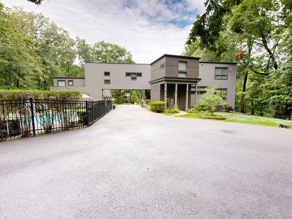 832 Ironwood Dr, Frankfort, IL 60423