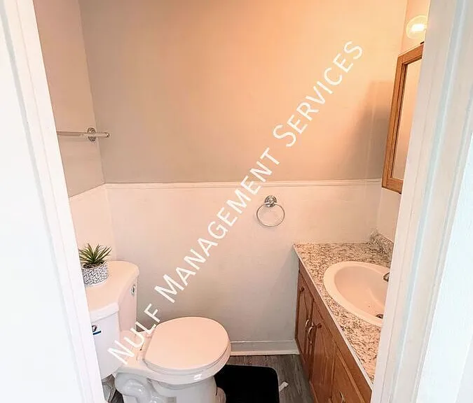 506 Farnsworth Ave — Photo 2