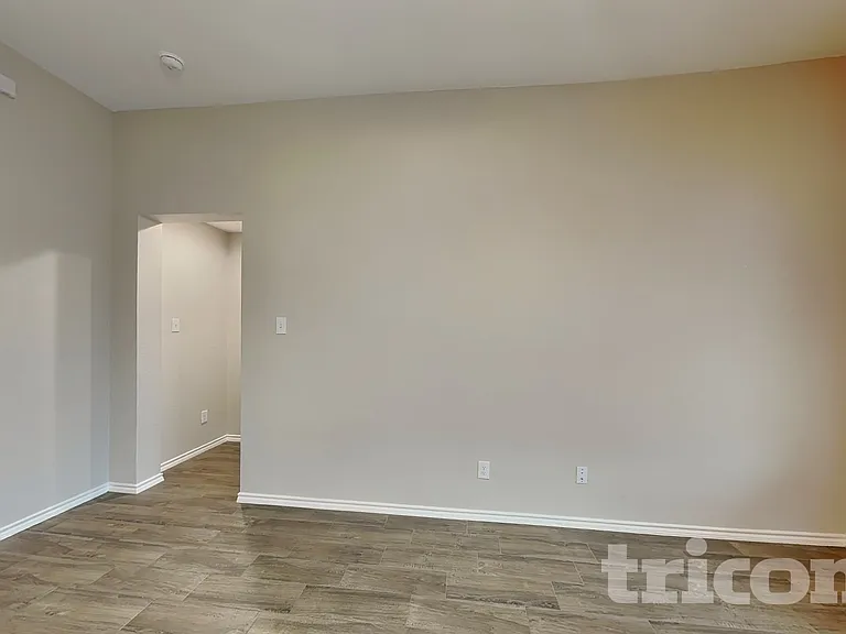 9125 Nevis Dr — Photo 2