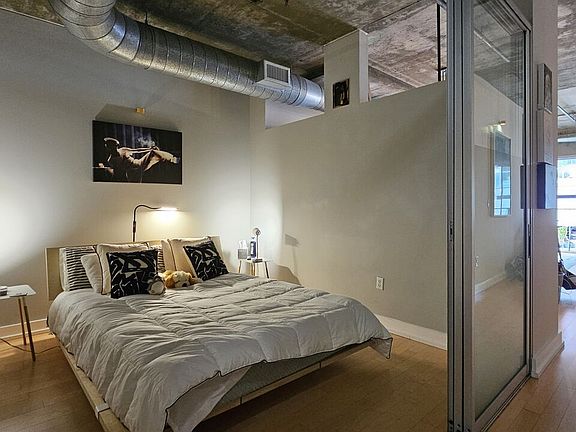3rd image of 645 W 9th St APT 609
