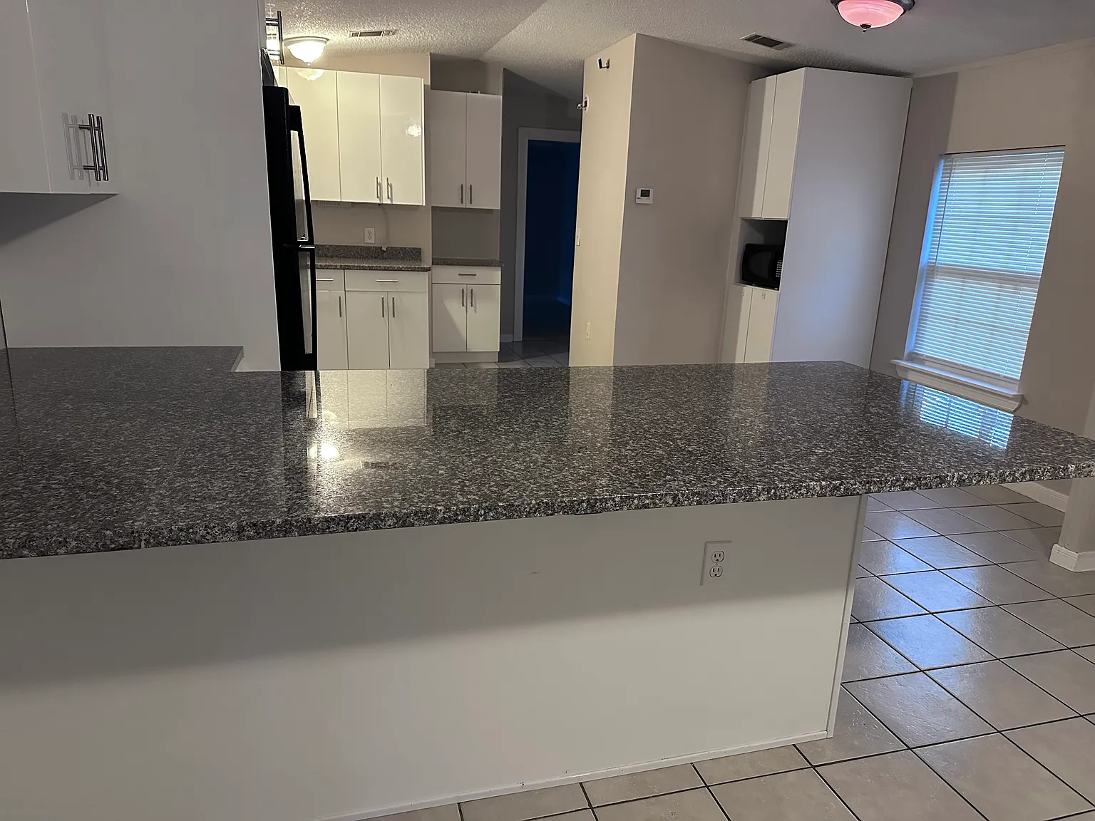 3 bed, 1064 sqft, $1,650 — Photo 2