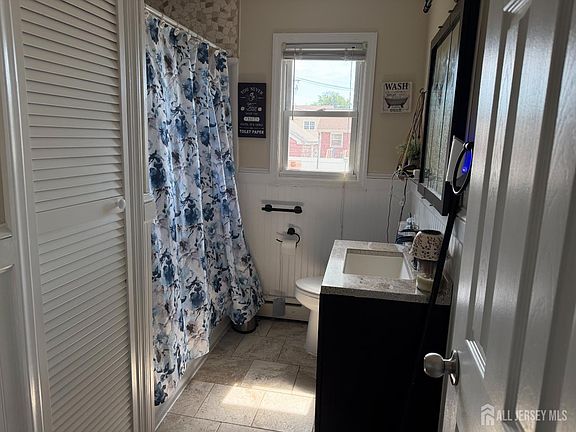 3rd image of 22 Longview Ave