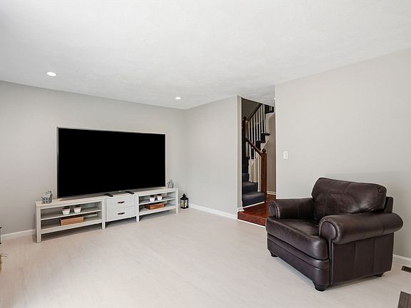 4th image of 107 Patrick Rd