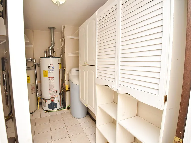 2501 Thomas Ct — Photo 9