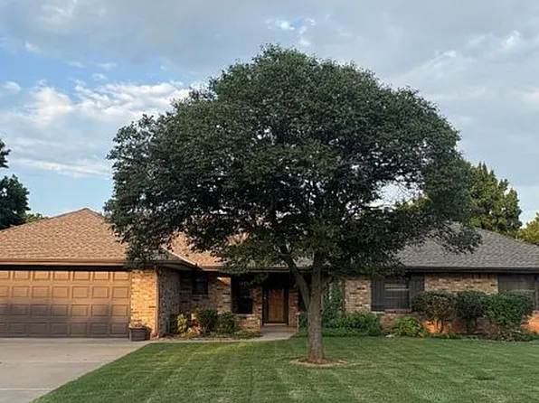 112 Regency Dr, Clinton, OK 73601