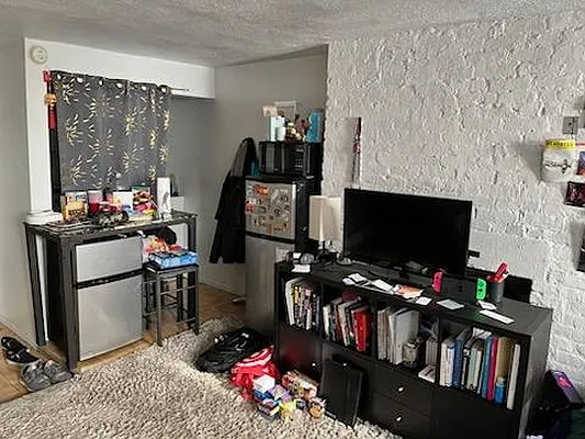 Rented by Downtown Mgt & Realty LLC | media 7