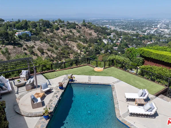 3711 Beverly Ridge Dr, Sherman Oaks, CA 91423