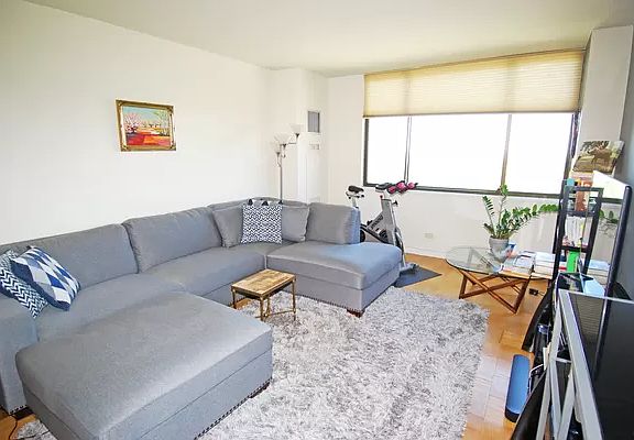 4th image of 27010 Grand Central Pkwy APT 24M