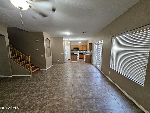 5th image of 45638 W DIRK Street