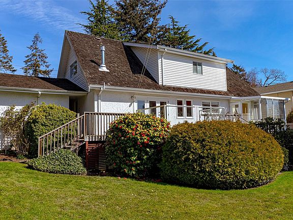 4th image of 2615 Arbutus Rd