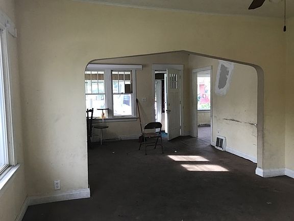3rd image of 659 Ingraham Ave