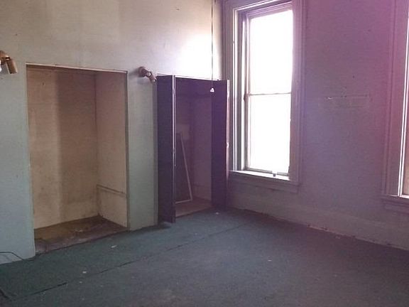 5th image of 818 Fields Ave