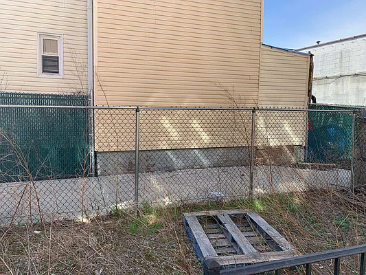 Rented by Premier Metro Realty Corp | media 43