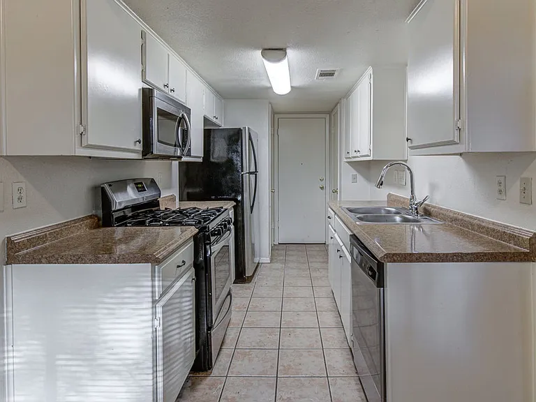 300 Villa Oaks Cir #A — Photo 6