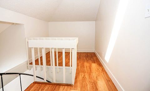 5th image of 2535-2545 E Asbury Ave #21