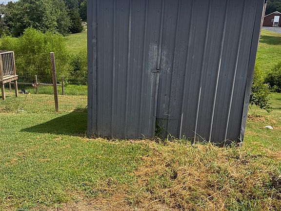 5th image of 218 Dunmor Cemetery Rd