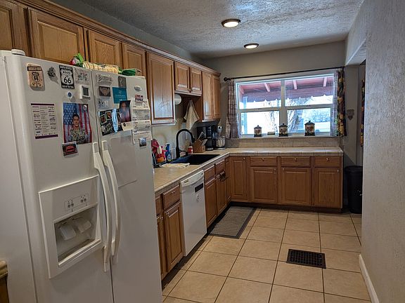 2nd image of 845 S Egan Ave