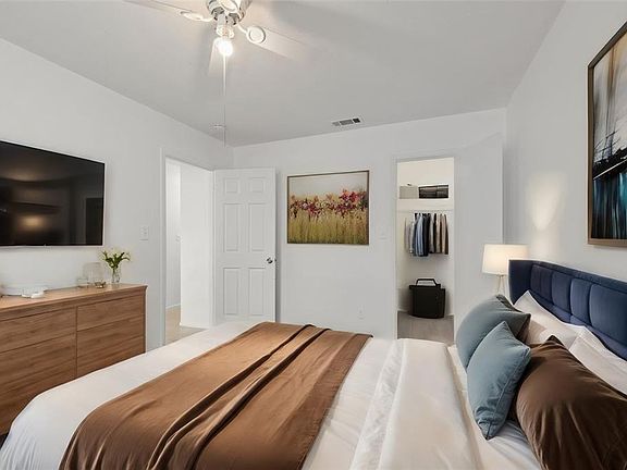3rd image of 1914 Hearthside Dr