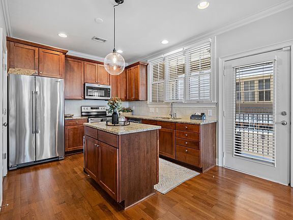 5th image of 2112 Acklen Ave APT 205