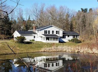 27 Gardenpark Dr, Chagrin Falls, OH 44022