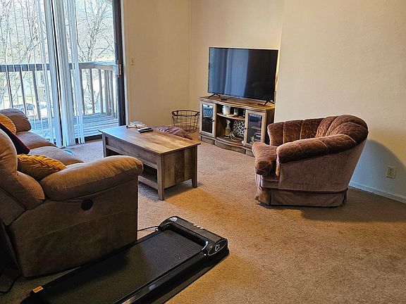5th image of 1018 East St #11