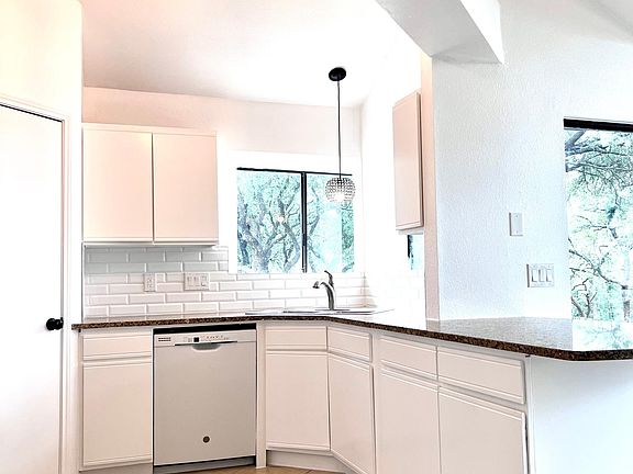 5th image of 204 Kintail Dr