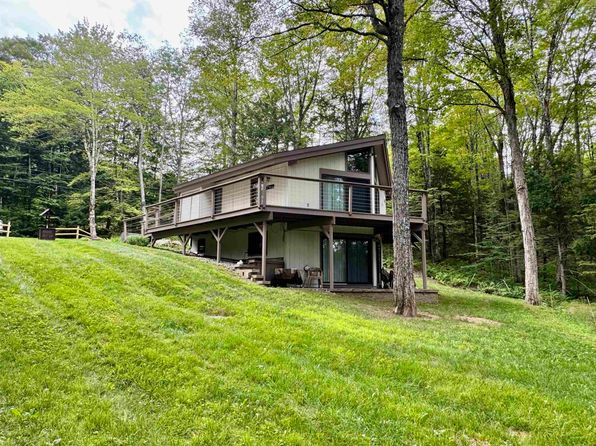44 Troon Dr