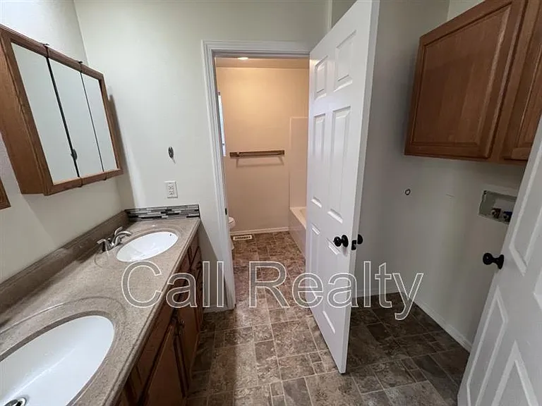 11122 E Valleyway Ave — Photo 14