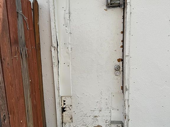 2nd image of 206 Pacific St