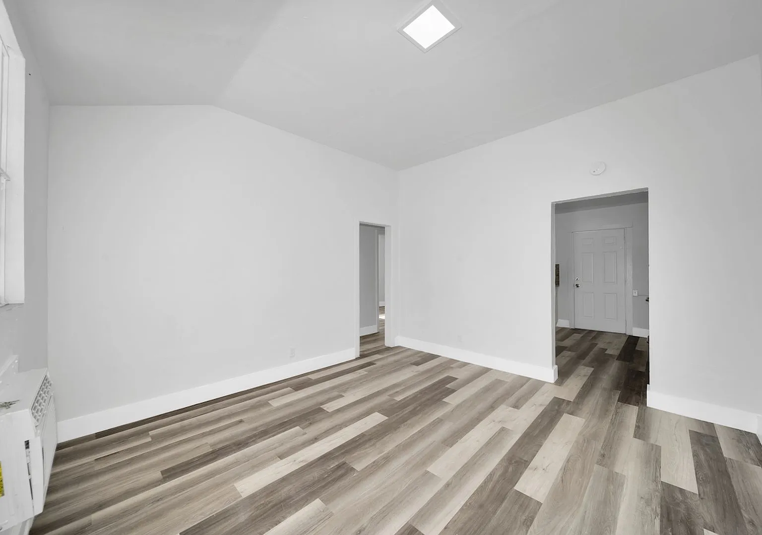 Spacious two bedroom and one bath in a gated duplex! — Photo 4