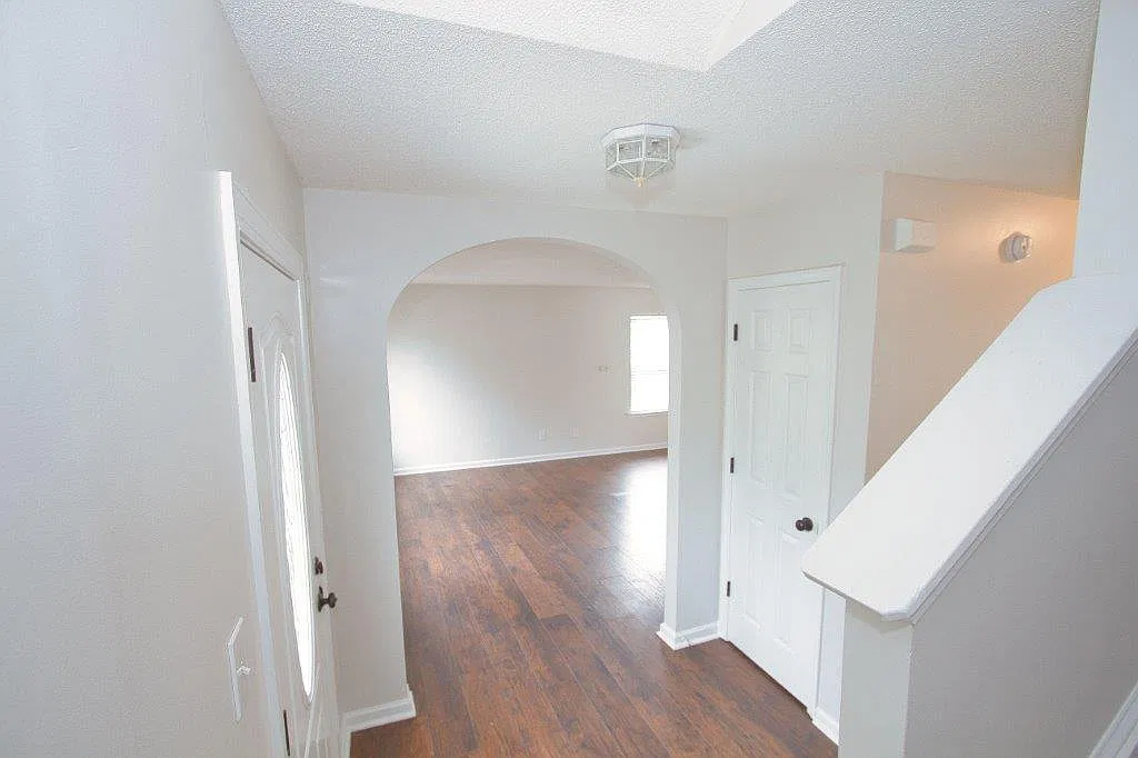 3 bed, 2.5 bath, 1500 sqft, $1,960 — Photo 2