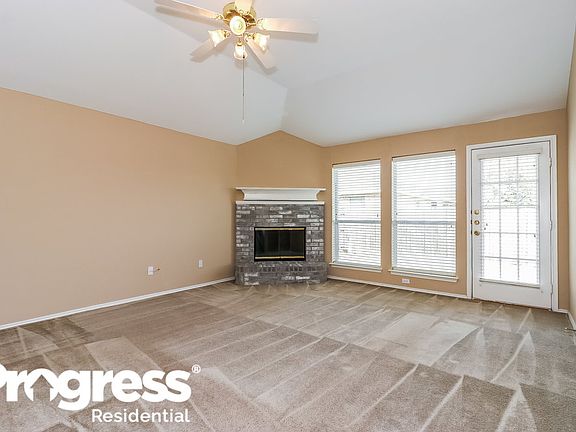 4th image of 5108 Valley Village Dr