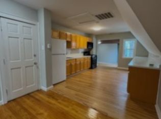 4 Norwood St APT 5, Worcester, MA 01610